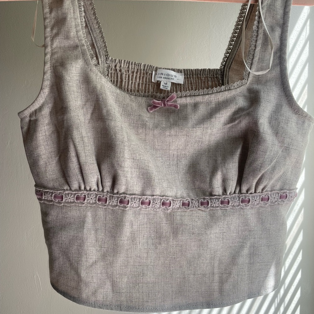 Sleeveless Gray Crop Top with Lilac Ribbon Detail